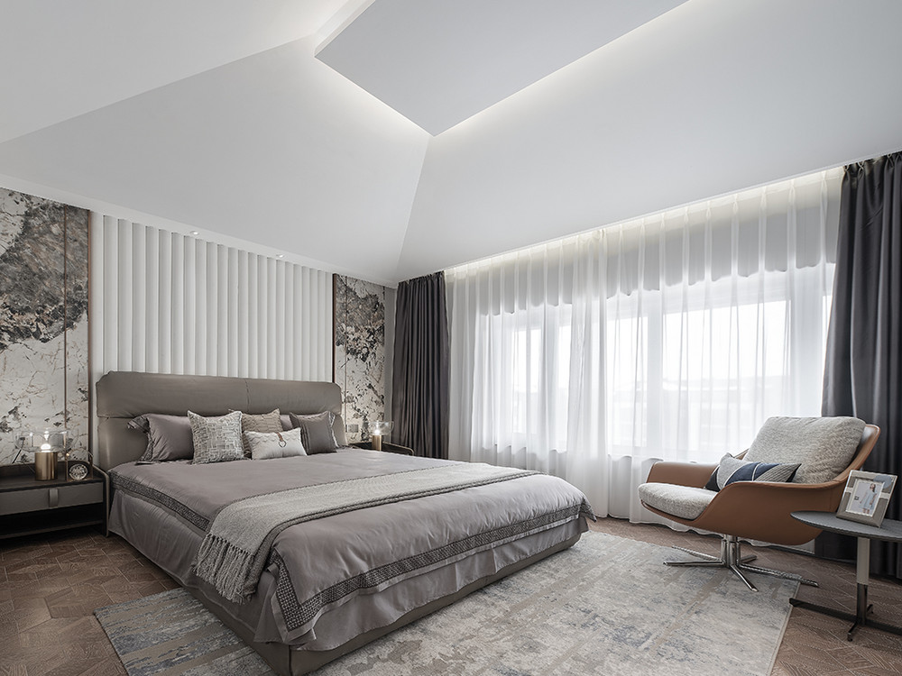 210平米现代简约风复式卧室装修效果图，背景墙创意设计图