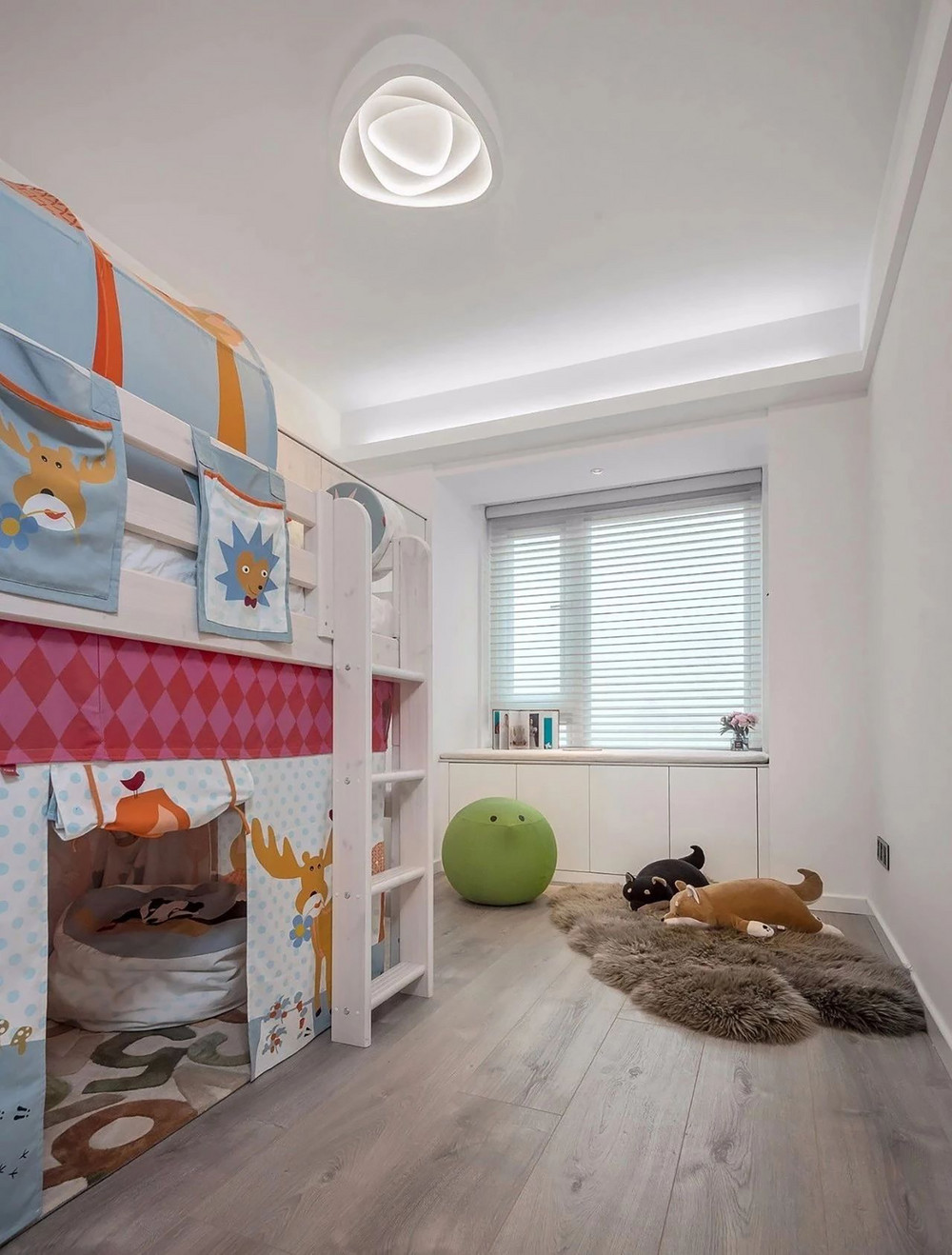 120平米现代简约风四室儿童房装修效果图，门窗创意设计图