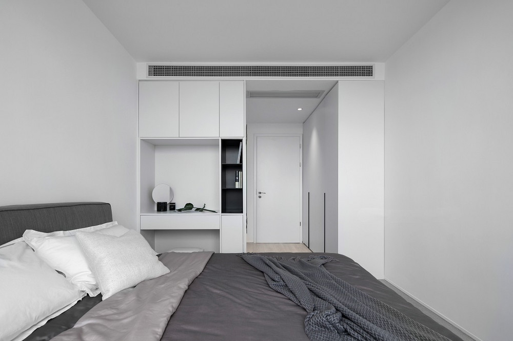 128平米现代简约风三室卧室装修效果图，墙面创意设计图