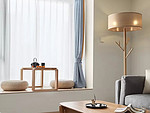125平米日式风格三室客厅装修效果图，飘窗创意设计图