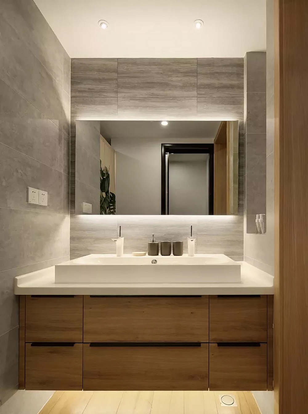 125平米日式风格三室卫生间装修效果图，盥洗区创意设计图