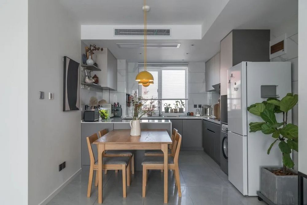96平米现代简约风三室厨房装修效果图，墙面创意设计图
