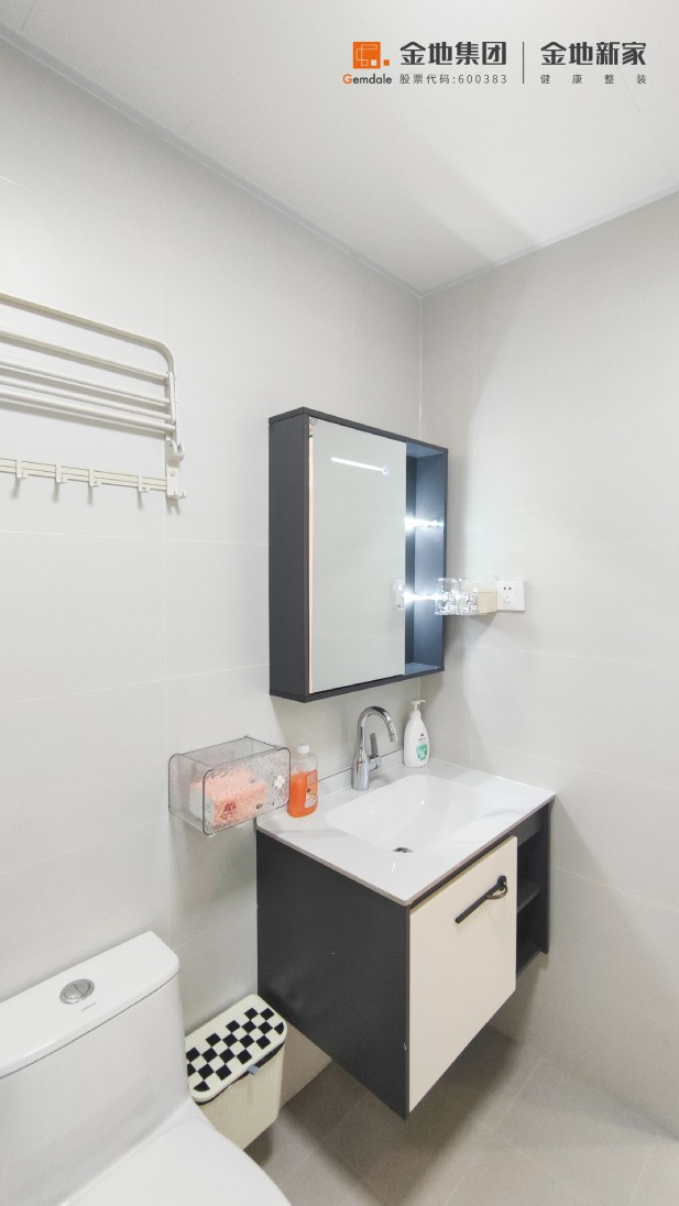 102平米现代简约风三室卫生间装修效果图，盥洗区创意设计图
