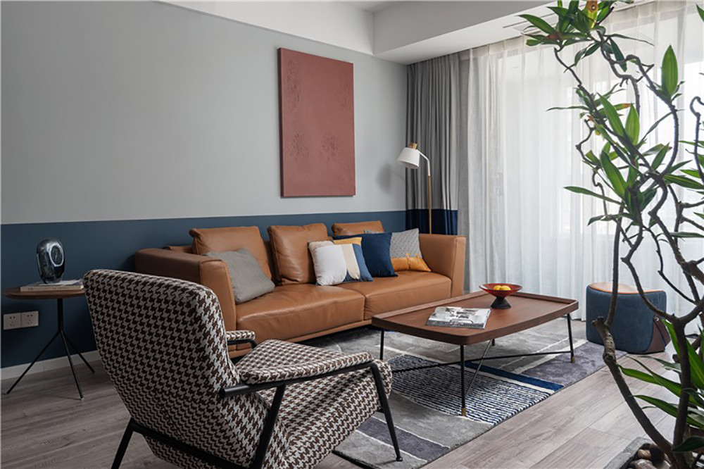 107平米现代简约风三室客厅装修效果图，沙发创意设计图