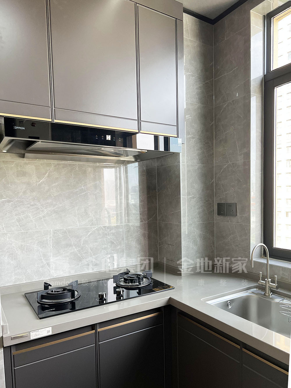 168平米现代简约风三室厨房装修效果图，橱柜创意设计图