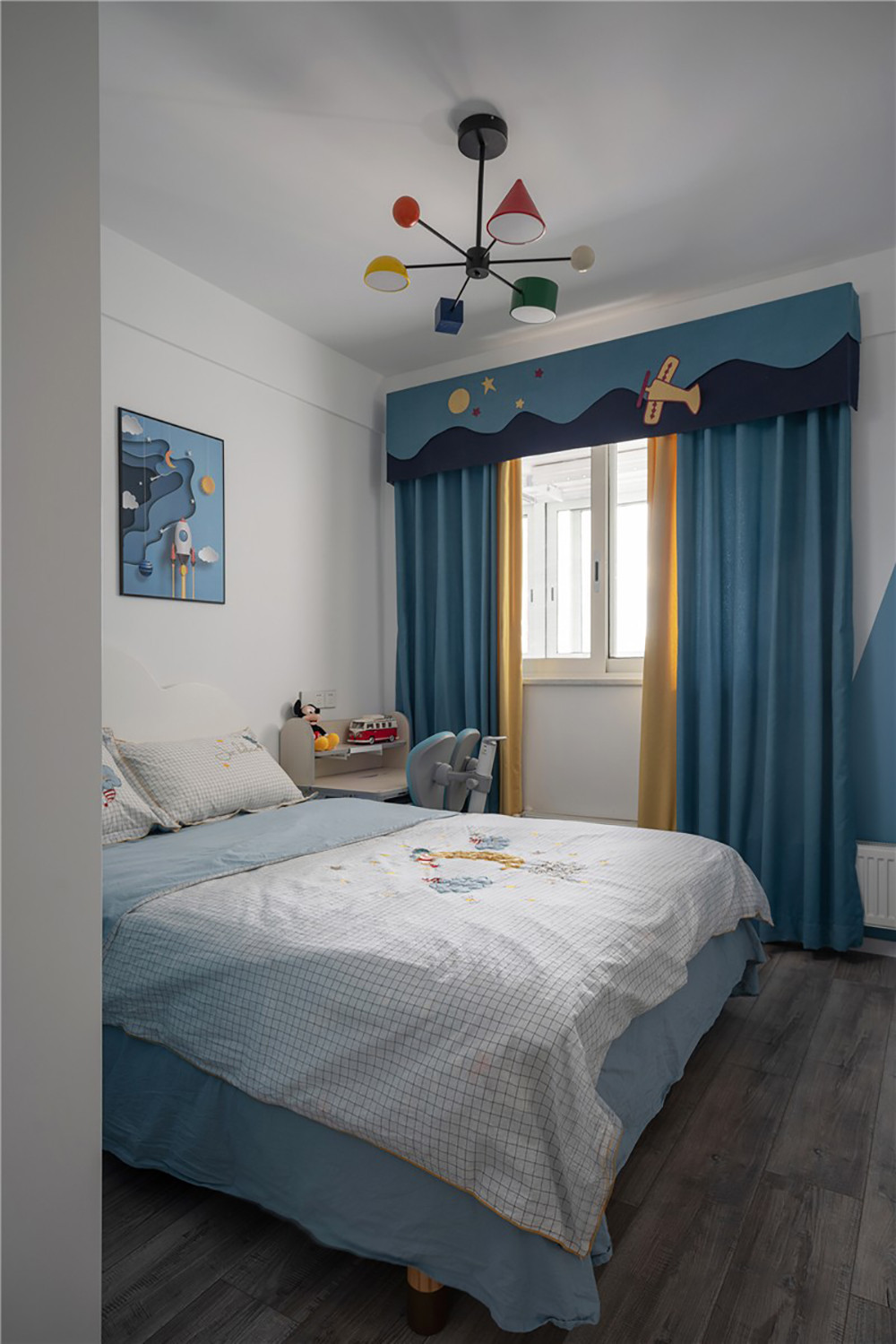 107平米现代简约风三室儿童房装修效果图，窗帘创意设计图
