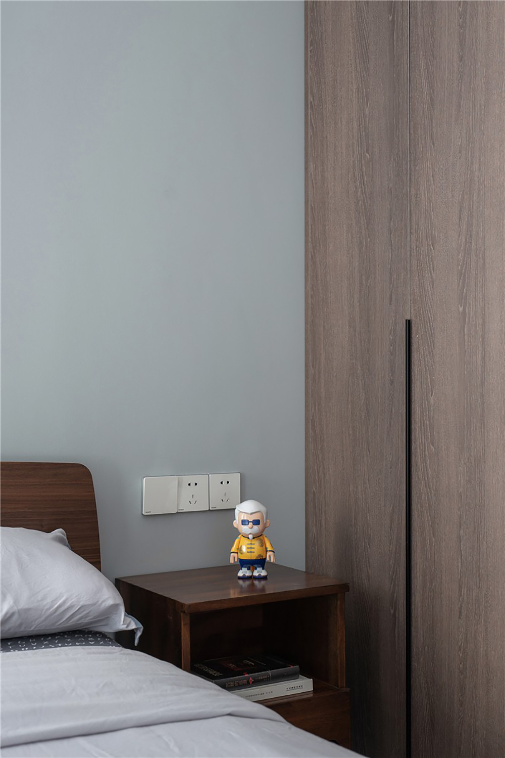 107平米现代简约风三室卧室装修效果图，软装创意设计图