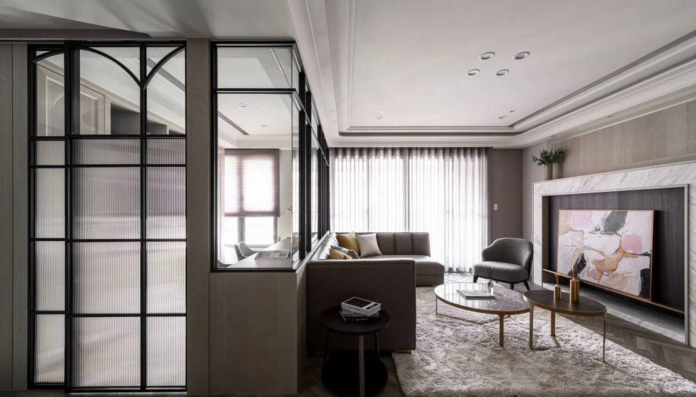 260平米美式风格四室客厅装修效果图，门窗创意设计图