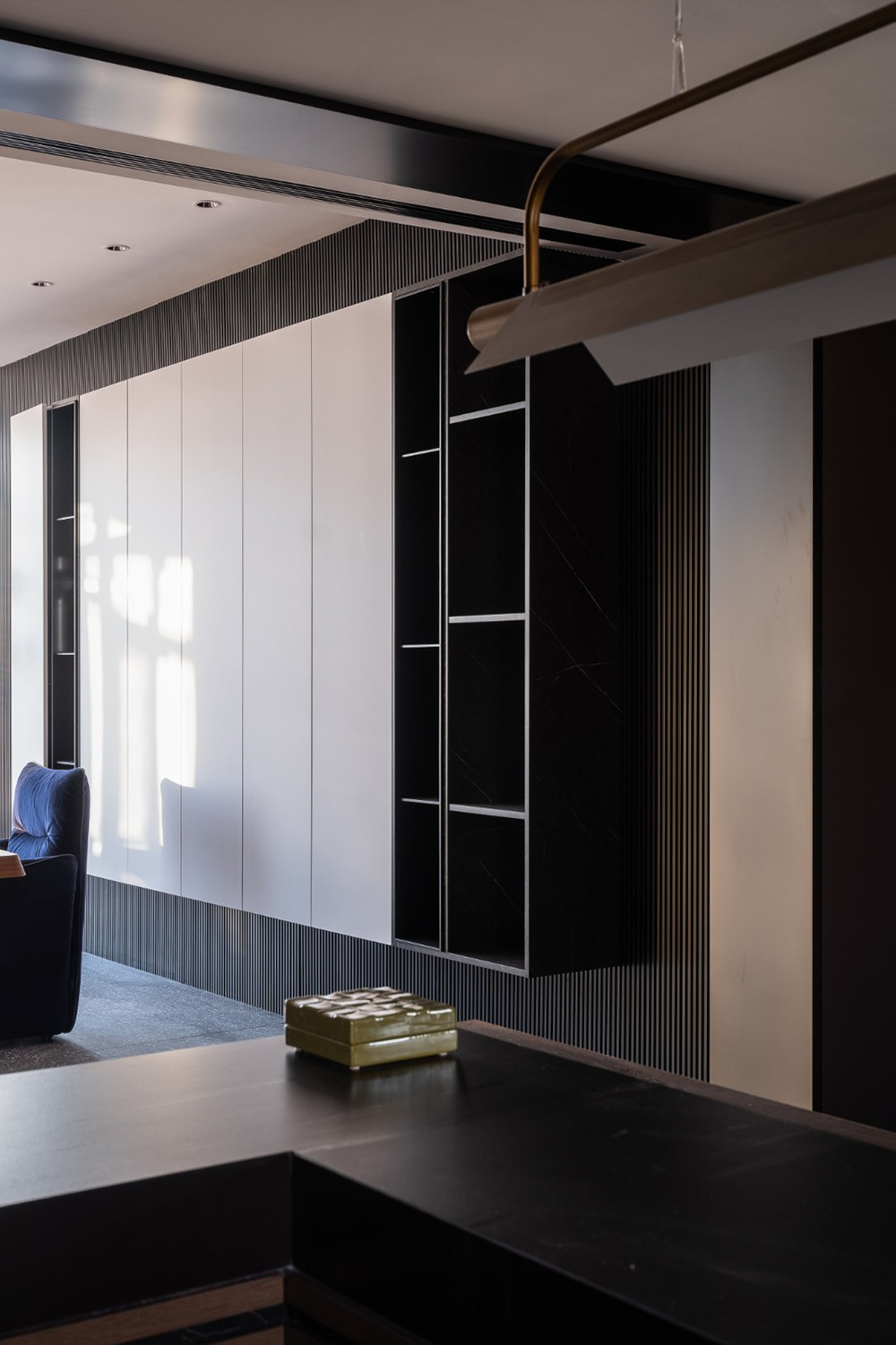 298平米轻奢风格五室客厅装修效果图，收纳柜创意设计图
