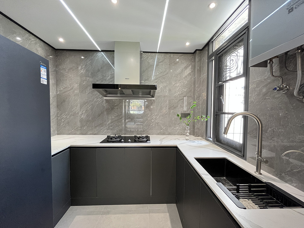 74平米现代简约风三室厨房装修效果图，橱柜创意设计图