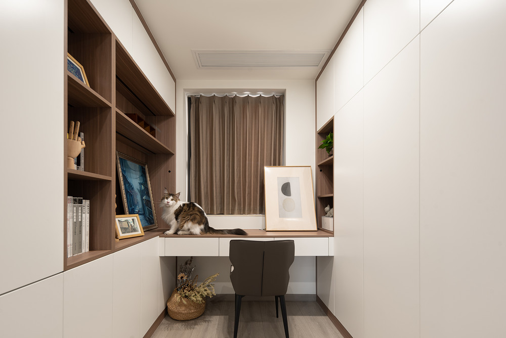 146平米现代简约风三室书房装修效果图，书柜创意设计图