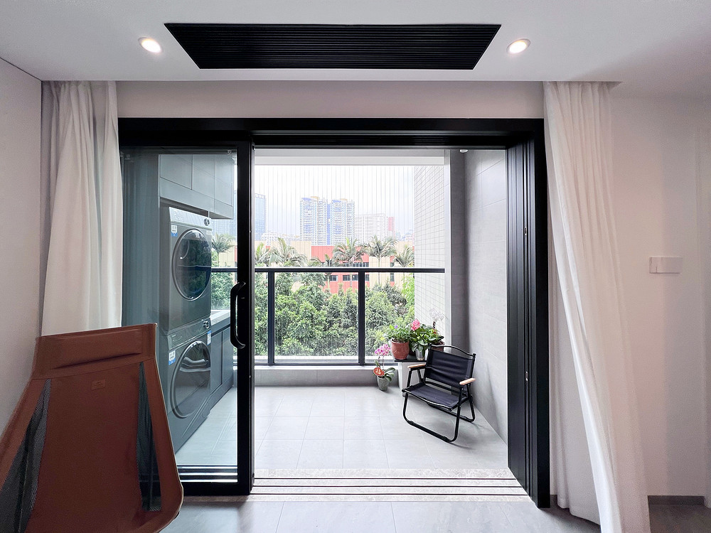 60平米现代简约风二室阳台装修效果图，软装创意设计图