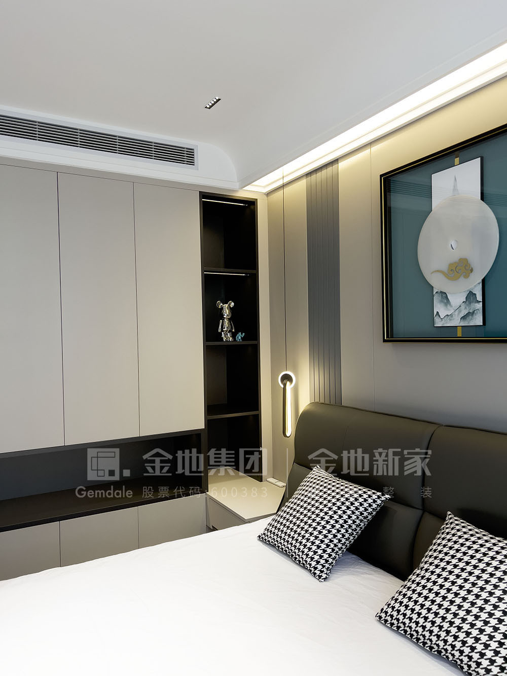168平米现代简约风三室主卧装修效果图，衣柜创意设计图