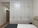 120平米现代简约风三室卧室装修效果图，置物柜创意设计图