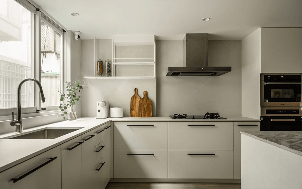 80平米现代简约风二室厨房装修效果图，橱柜创意设计图