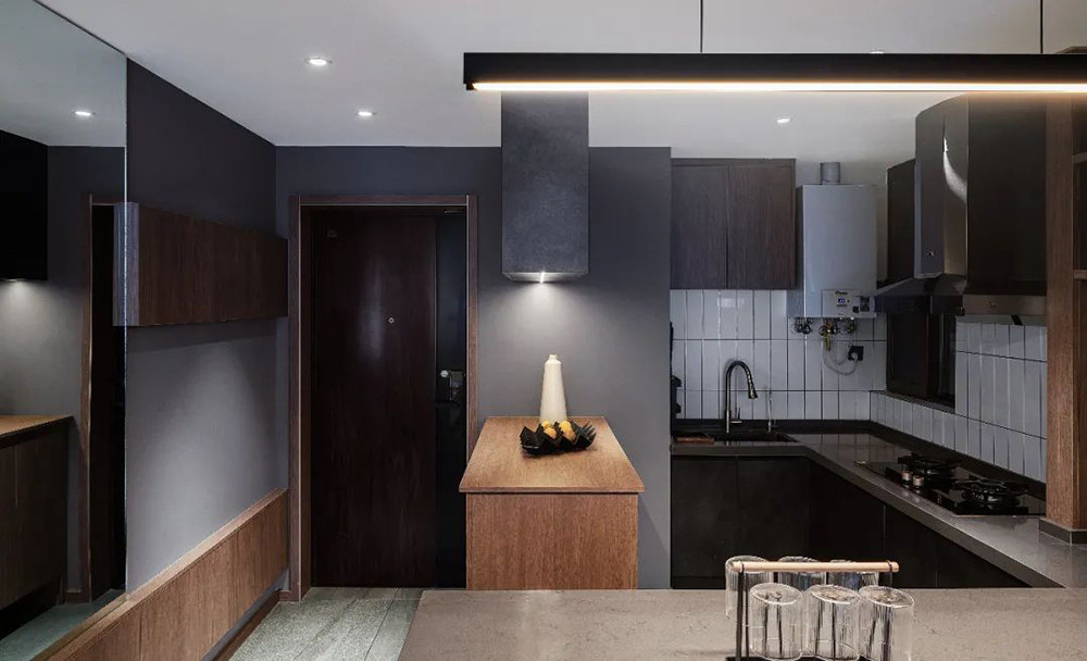 104平米现代简约风三室厨房装修效果图，吧台创意设计图