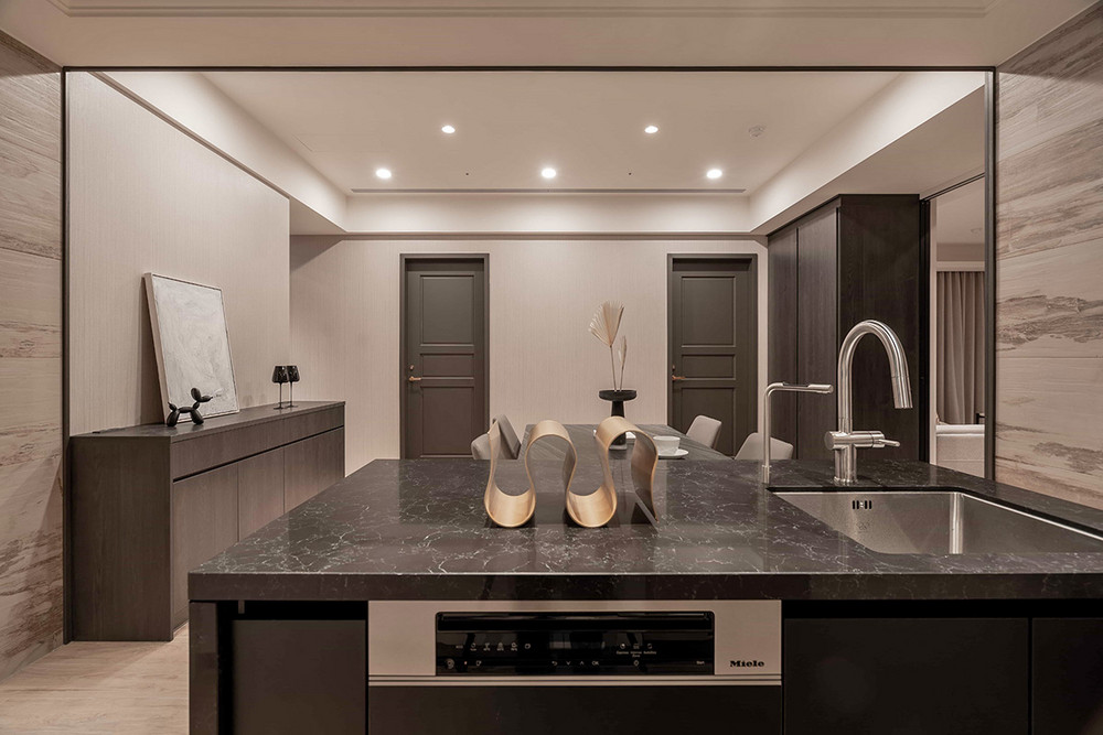 128平米混搭风格三室厨房装修效果图，橱柜创意设计图