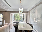 183平米美式风格别墅餐厅装修效果图，餐桌创意设计图