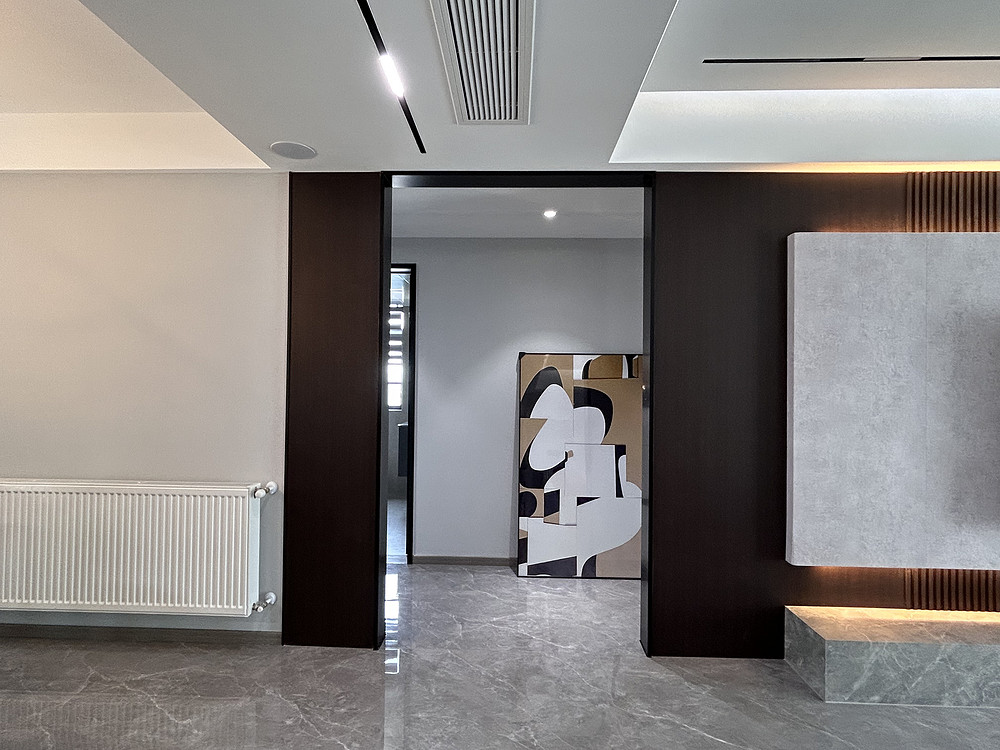 116平米现代简约风二室走廊装修效果图，软装创意设计图