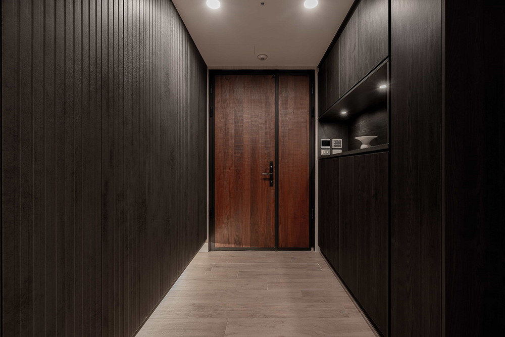 128平米混搭风格三室玄关装修效果图，玄关柜创意设计图