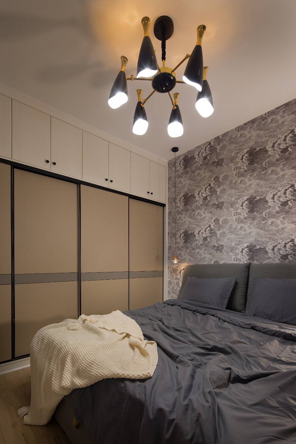 87平米北欧风格二室卧室装修效果图，衣柜创意设计图