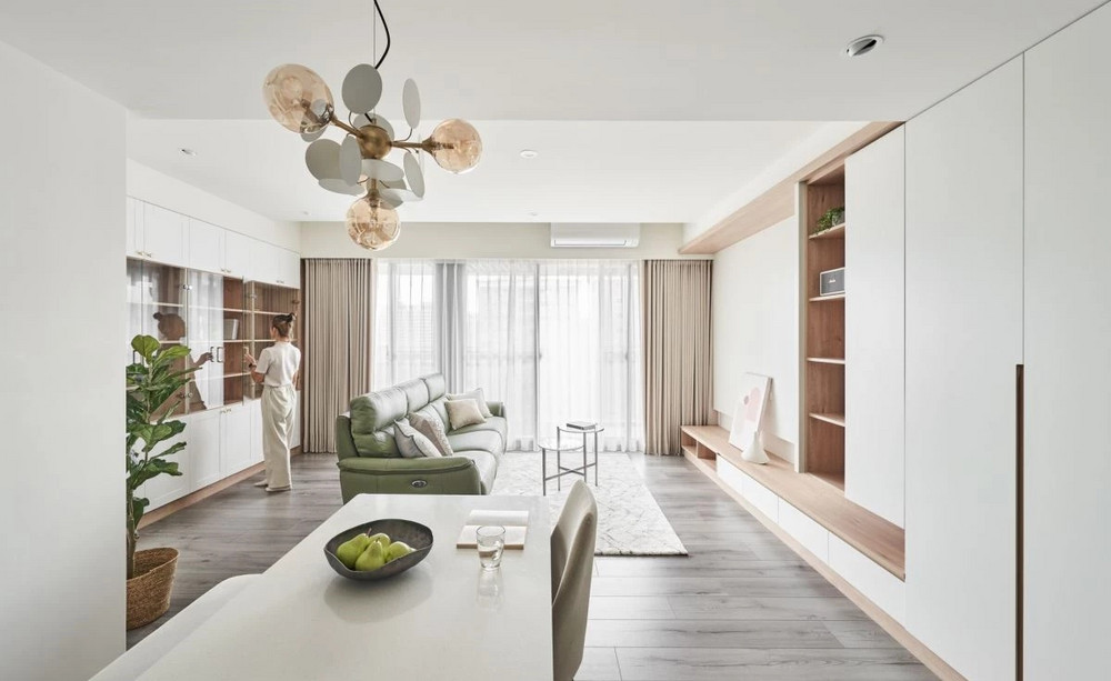 82平米日式风格三室客厅装修效果图，沙发创意设计图