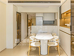 131平米现代简约风三室餐厅装修效果图，餐桌创意设计图