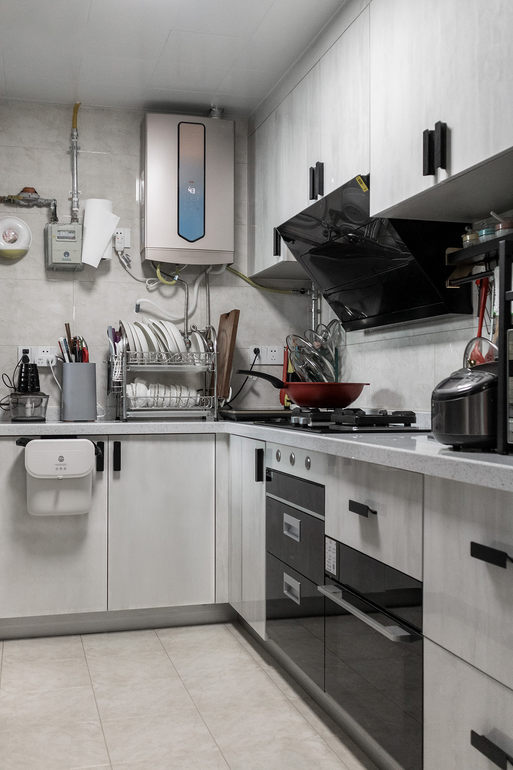 130平米轻奢风格五室厨房装修效果图，橱柜创意设计图