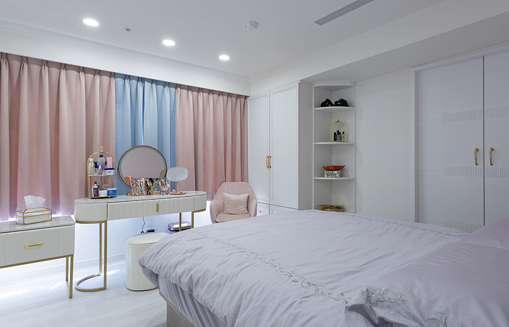 105平米美式风格三室主卧装修效果图，软装创意设计图