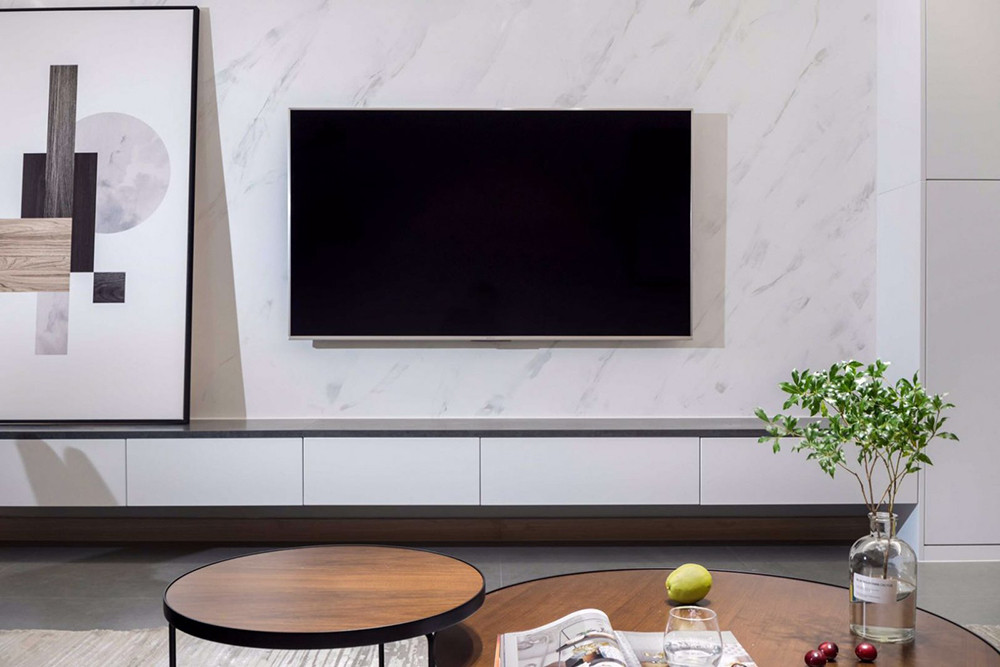 124平米现代简约风三室客厅装修效果图，电视墙创意设计图