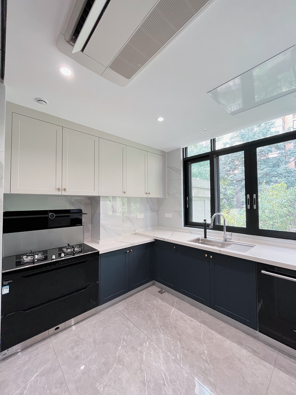 183平米美式风格别墅厨房装修效果图，橱柜创意设计图
