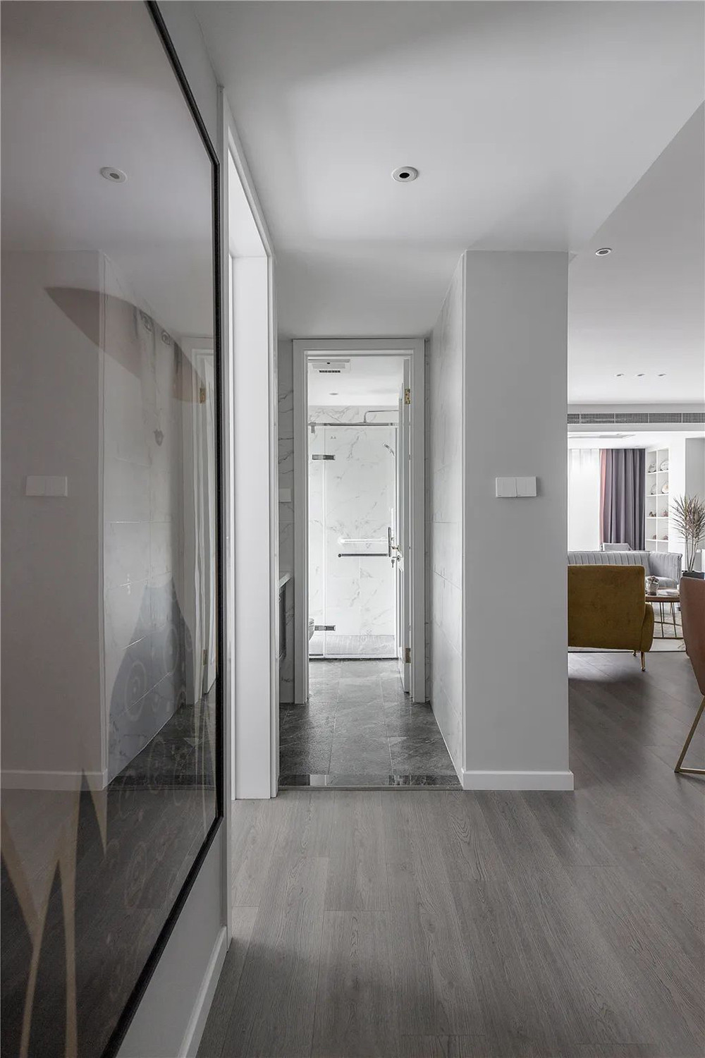 156平米轻奢风格三室走廊装修效果图，墙面创意设计图