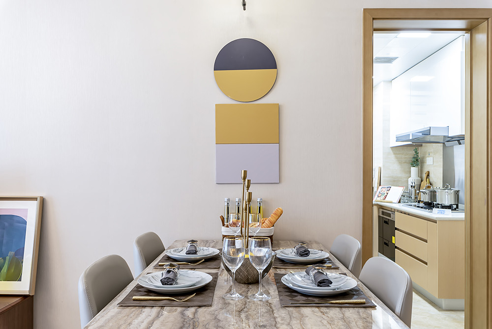 90平米新中式风格三室餐厅装修效果图，餐桌创意设计图