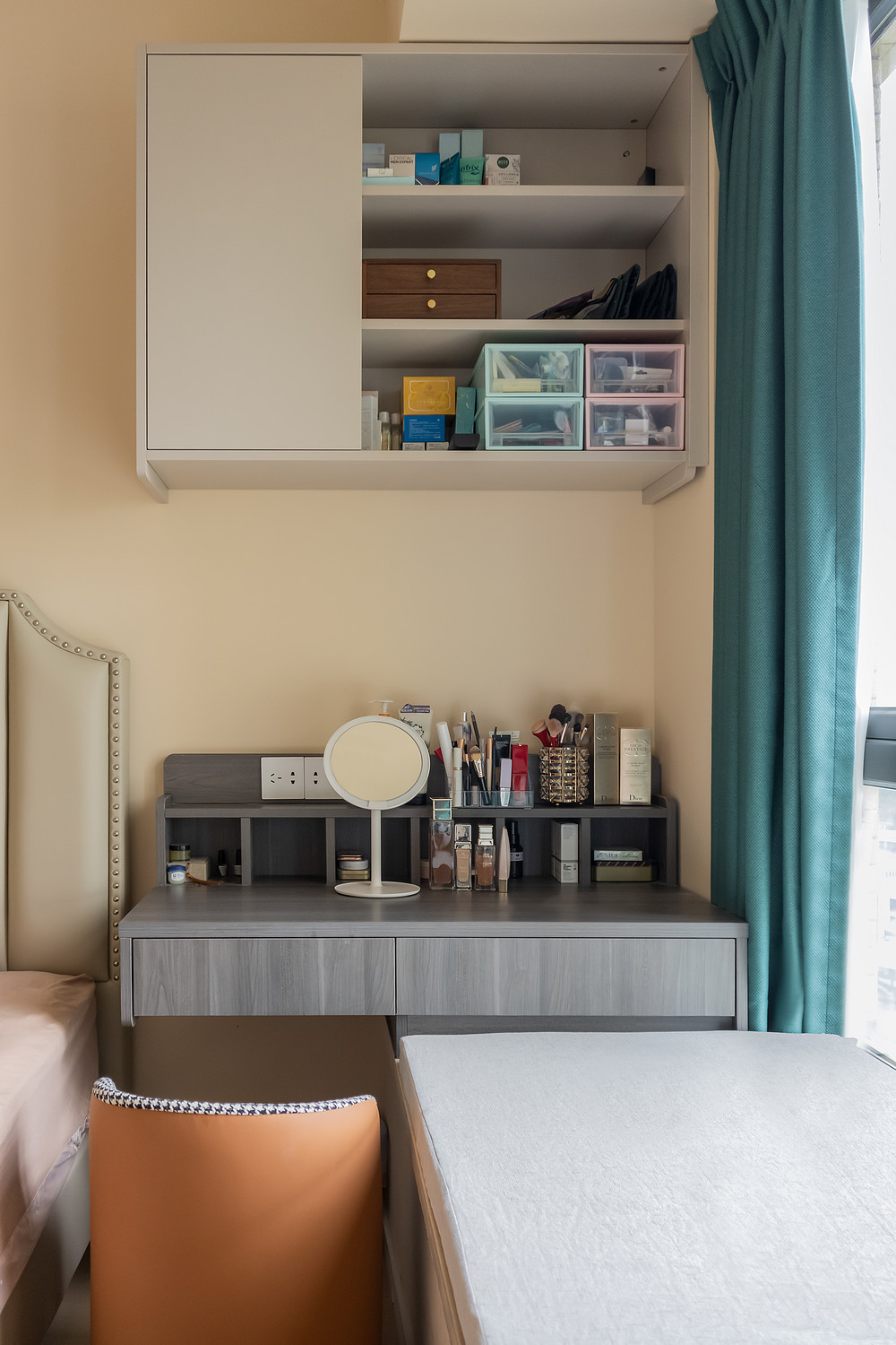 130平米轻奢风格五室卧室装修效果图，收纳柜创意设计图