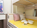 80平米现代简约风三室儿童房装修效果图，软装创意设计图