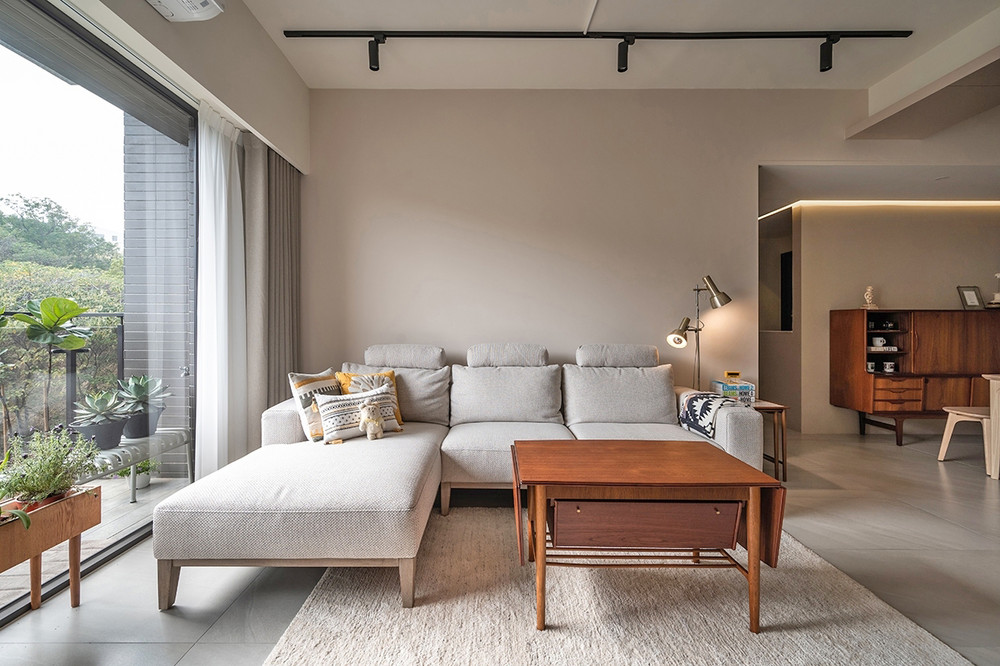 108平米日式风格三室客厅装修效果图，沙发创意设计图