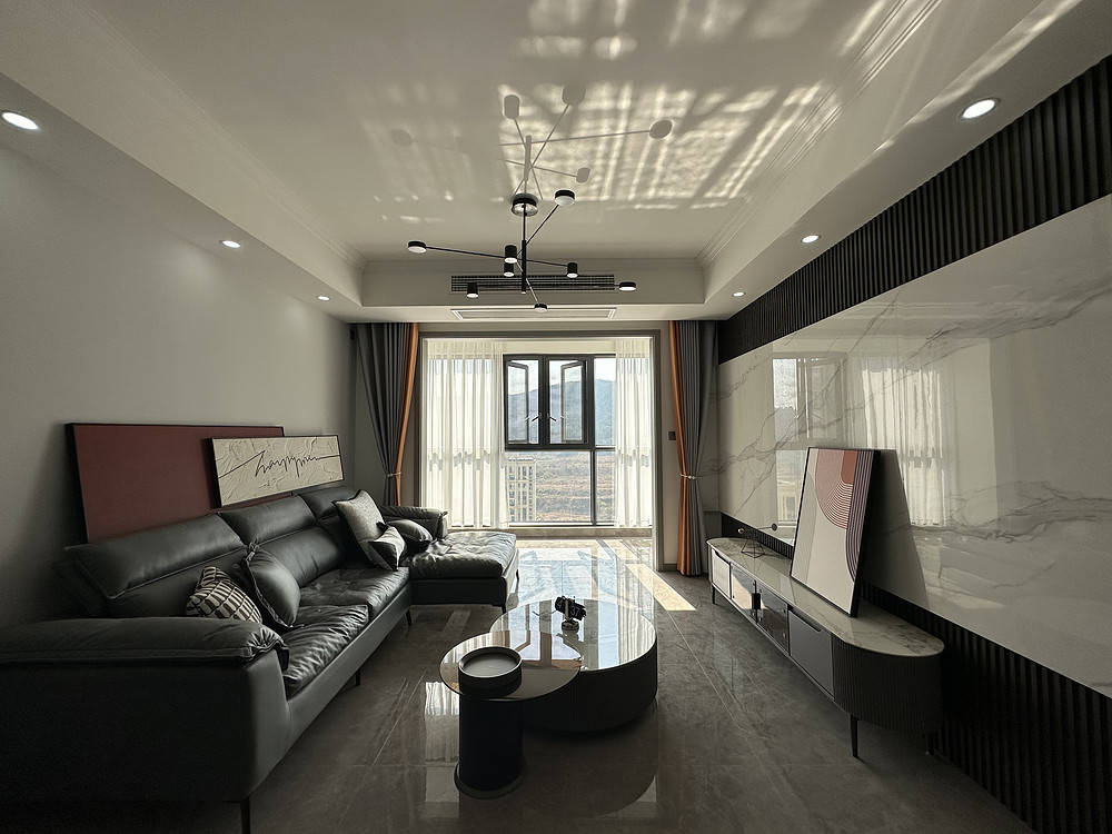 104平米现代简约风三室客厅装修效果图，电视墙创意设计图
