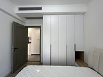 80平米现代简约风二室卧室装修效果图，衣柜创意设计图