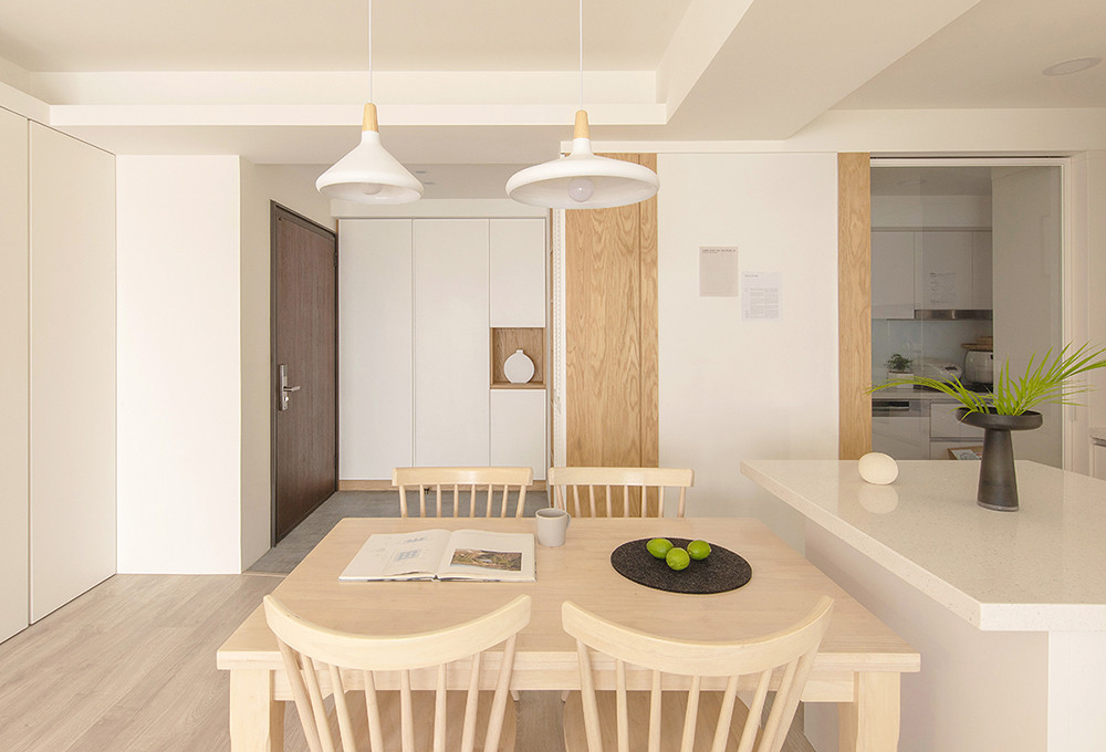 77平米日式风格二室餐厅装修效果图，餐桌创意设计图