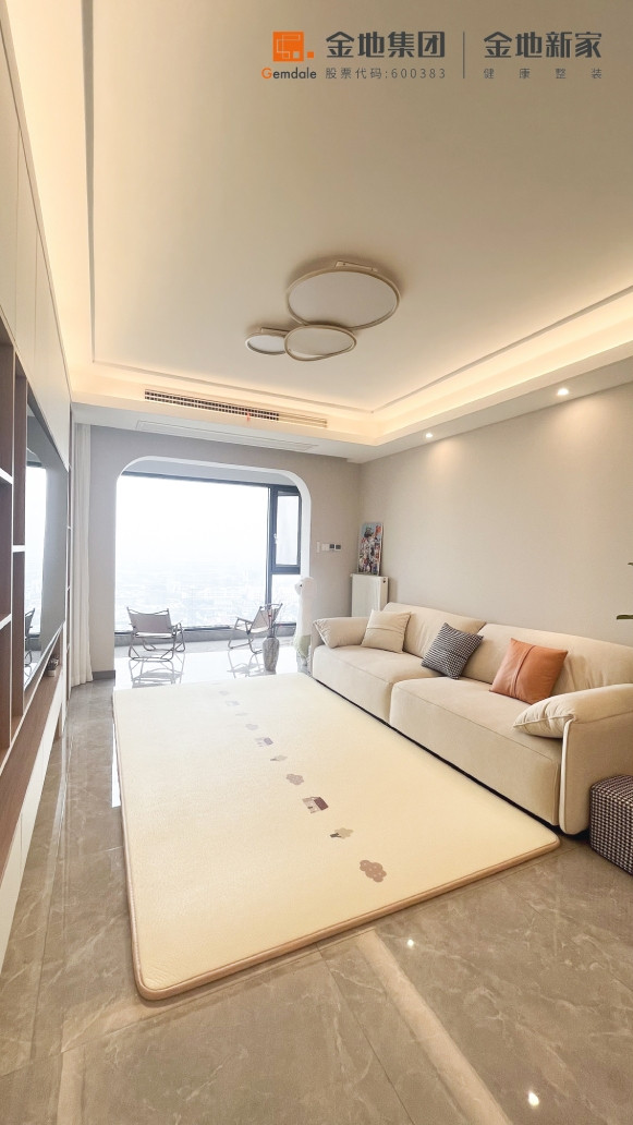 131平米现代简约风三室客餐厅装修效果图，沙发创意设计图