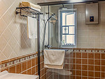 123平米美式风格三室卫生间装修效果图，盥洗区创意设计图