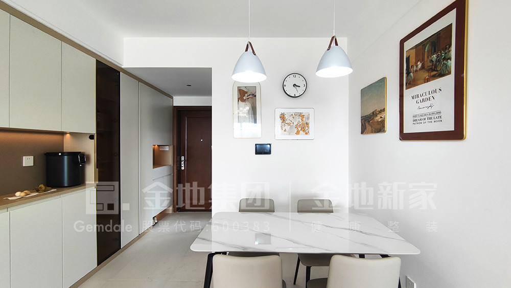 78平米现代简约风三室餐厅装修效果图，餐桌创意设计图