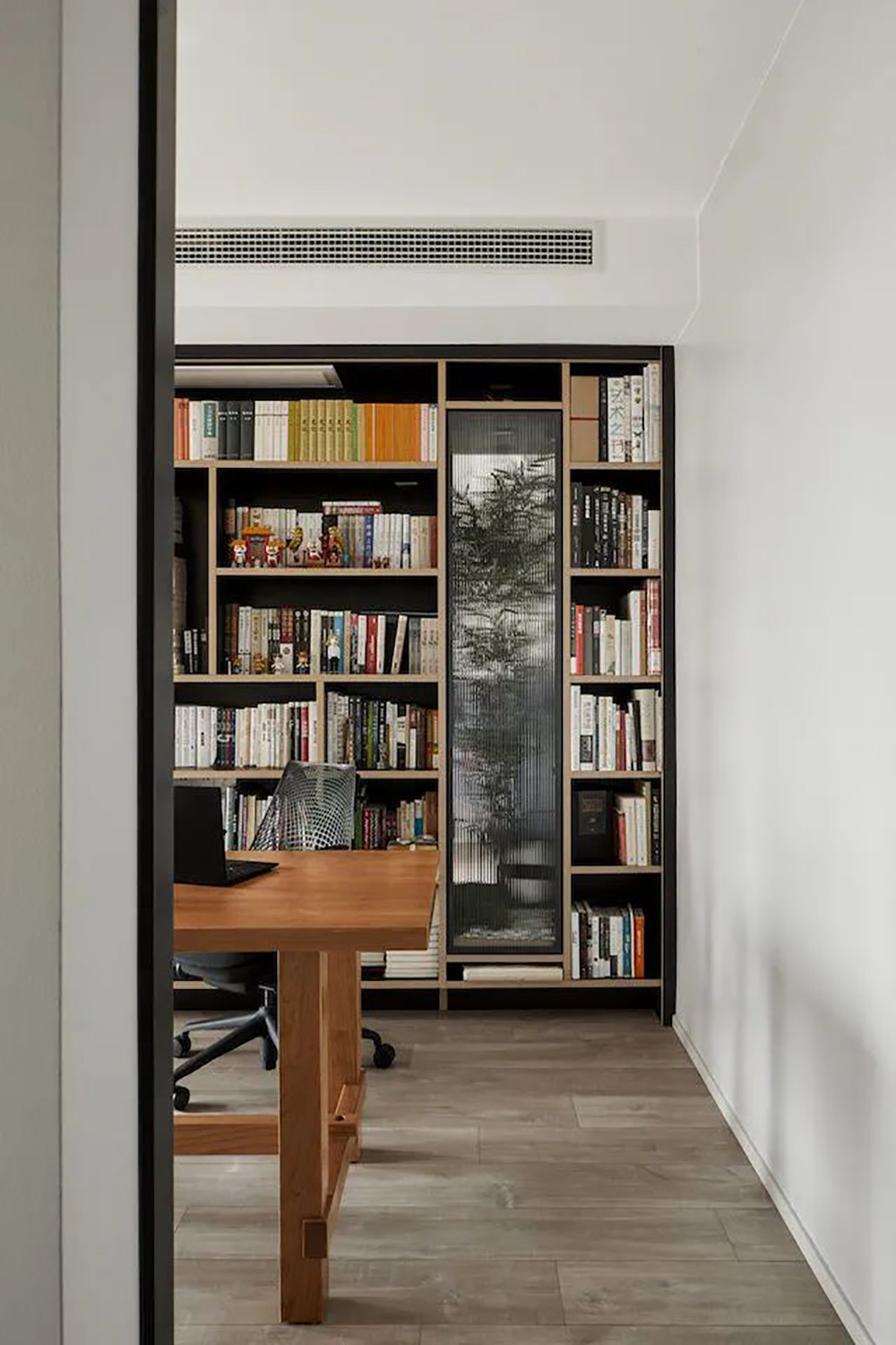 188平米现代简约风五室书房装修效果图，书柜创意设计图