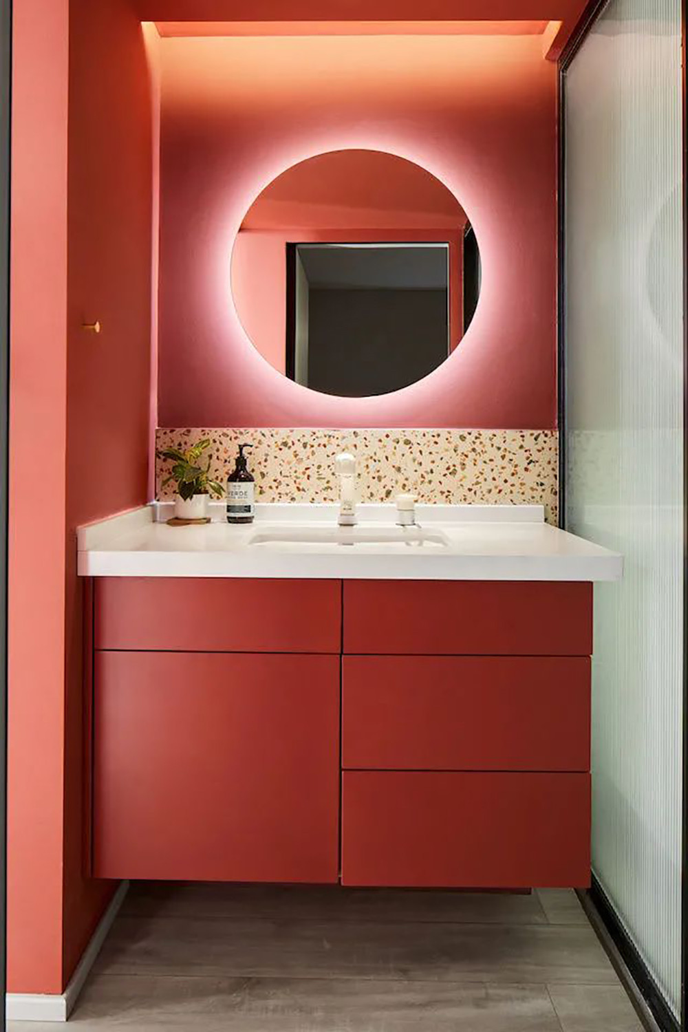 188平米现代简约风五室卫生间装修效果图，盥洗区创意设计图