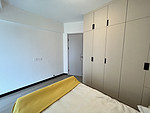 105平米现代简约风三室次卧装修效果图，衣柜创意设计图