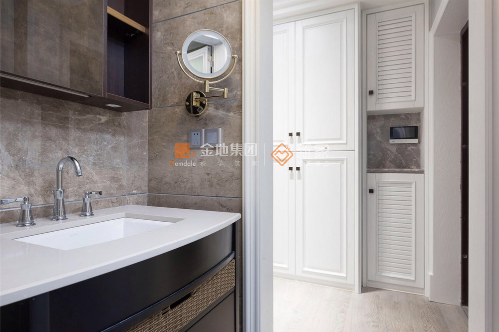 123平米美式风格三室卫生间装修效果图，盥洗区创意设计图