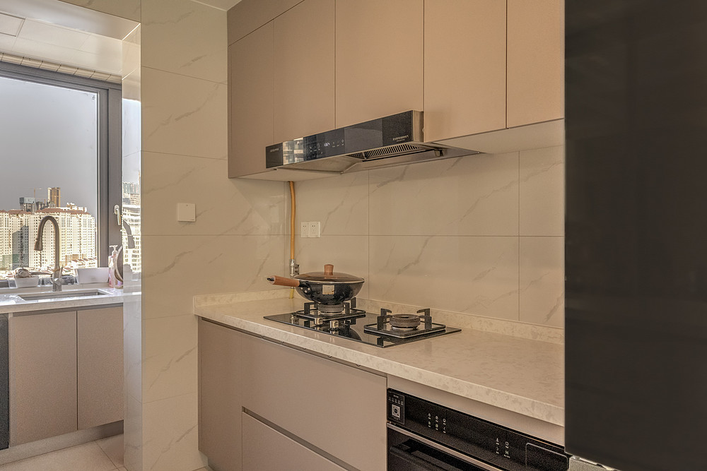 96平米简欧风格三室厨房装修效果图，橱柜创意设计图
