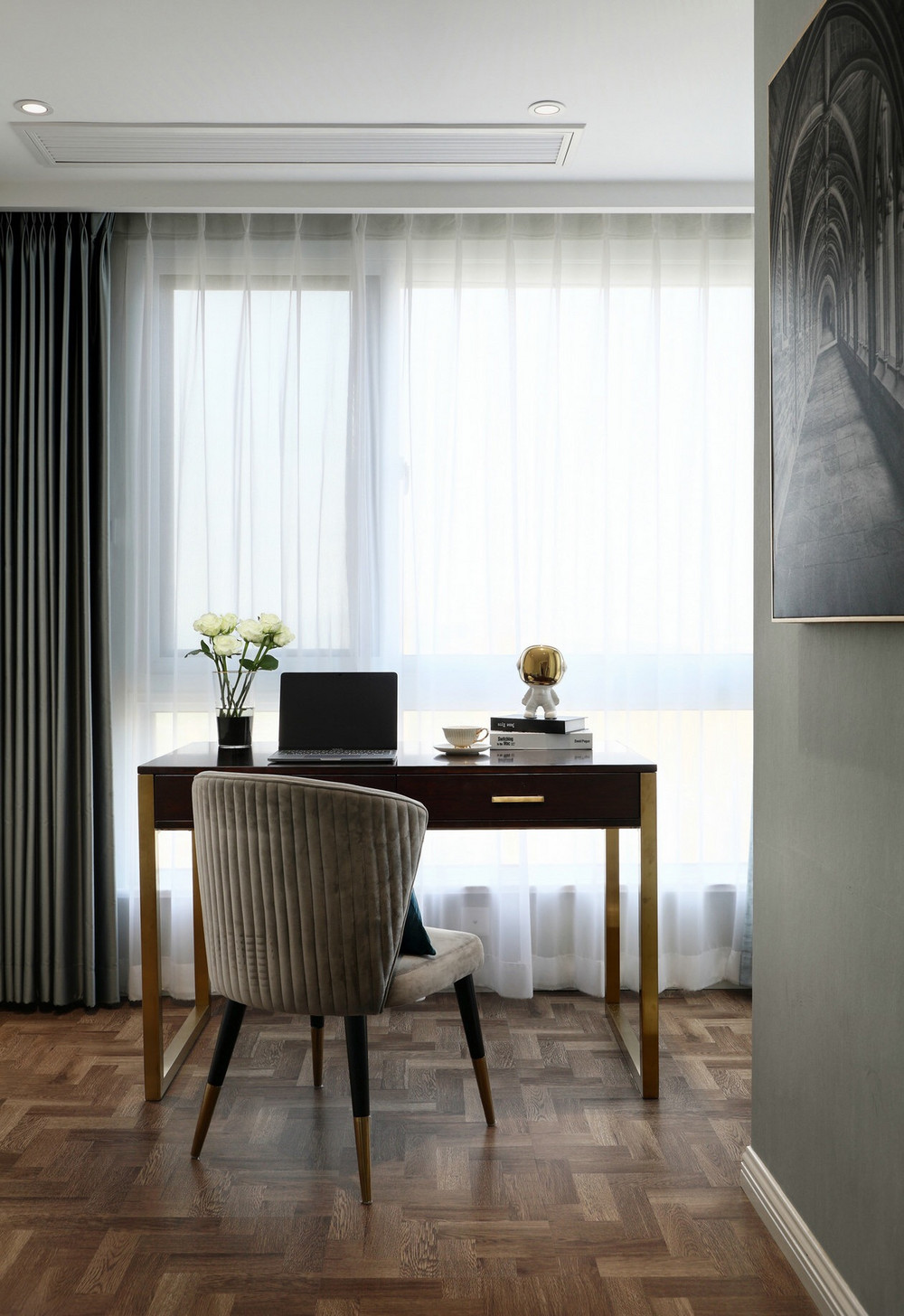 148平米现代简约风三室卧室装修效果图，窗帘创意设计图