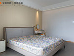 130平米轻奢风格三室卧室装修效果图，收纳柜创意设计图
