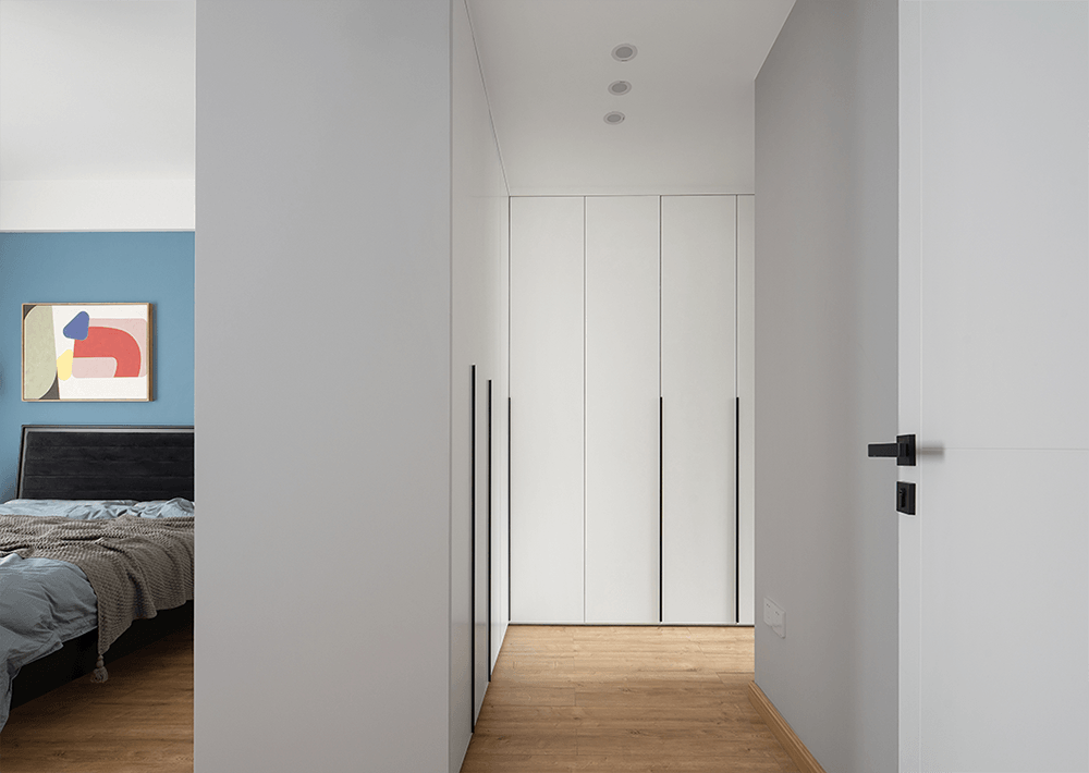 80平米现代简约风三室卧室装修效果图，收纳柜创意设计图